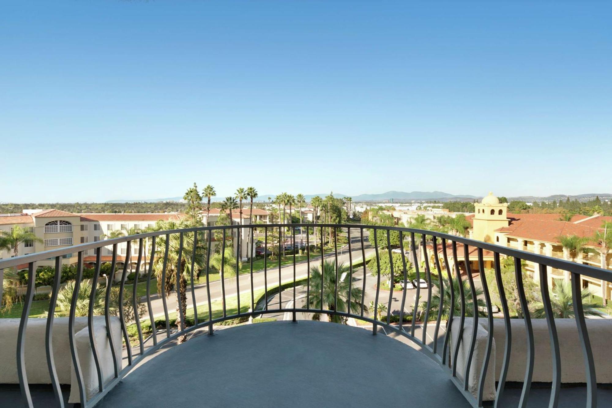 Embassy Suites By Hilton Santa Ana Orange County Airport Bagian luar foto