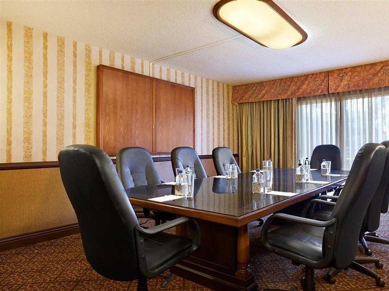 Embassy Suites By Hilton Santa Ana Orange County Airport Bagian luar foto